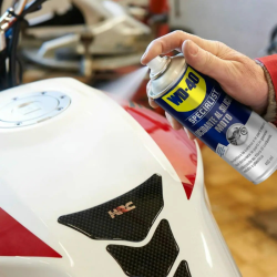 WD40 SPECIALIST MOTO LUCIDANTE AL SILICONE